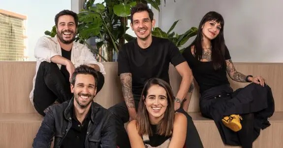 Na Publicis Brasil, Arturo Marenda, Mauro Ramalho, Biah Percinoto, Luís Felipe Figueiredo e Maria Rita Angeiras (Crédito: Divulgação)